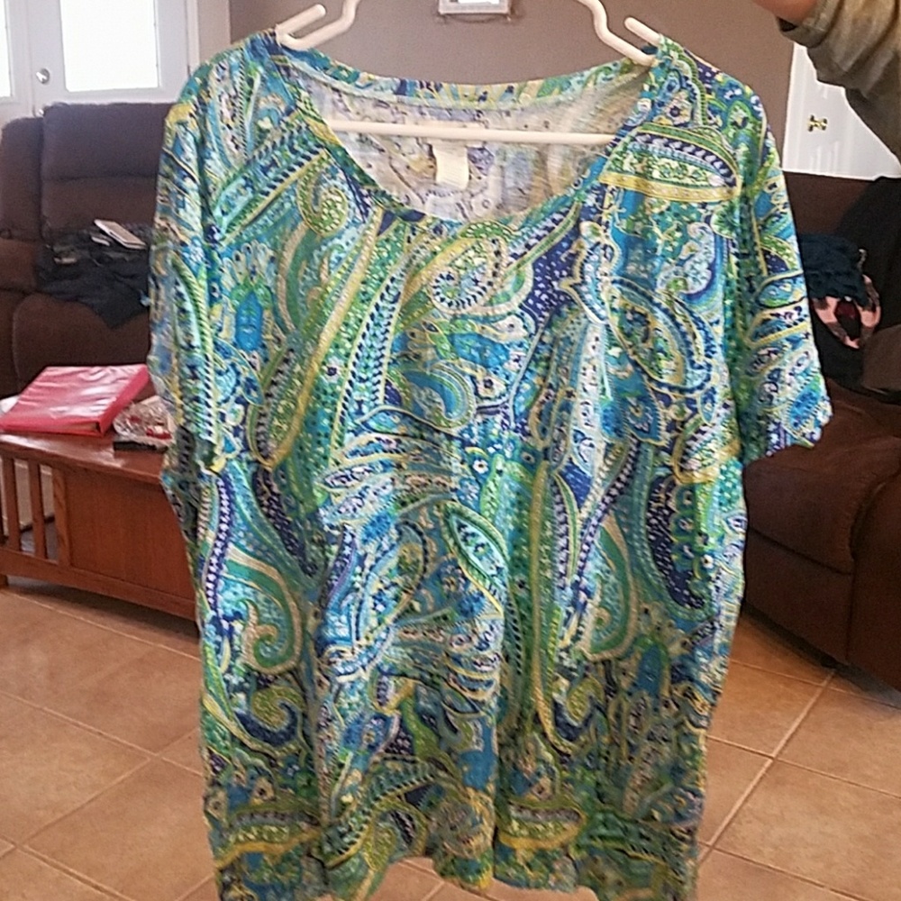 Multi colored t-shirt with Paisley's
